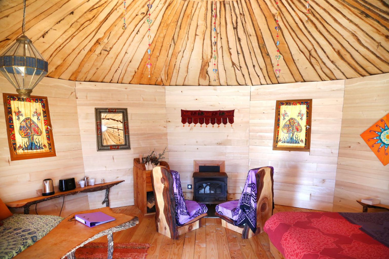 Cabane Couleurs indiennes ses fauteuils atypiques