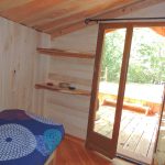 Cabane l'Inattendue vue vers l'extérieur