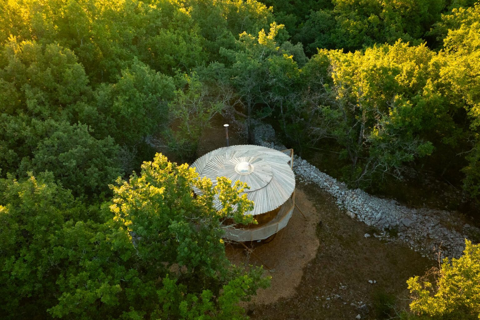 l'envol du phénix extérieur vue drone