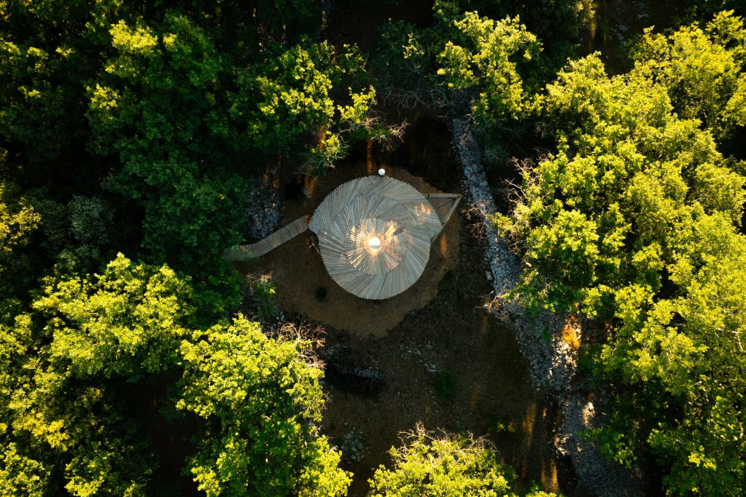 l'envol du phénix extérieur vue drone