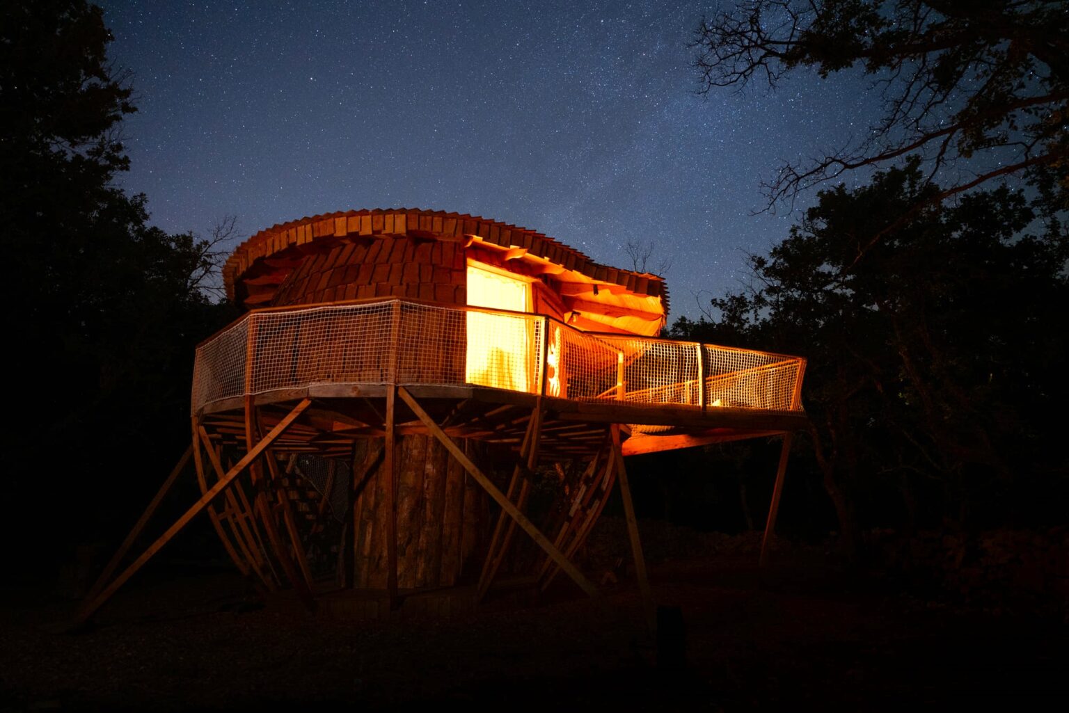 l'envol du phénix extérieur vue de nuit